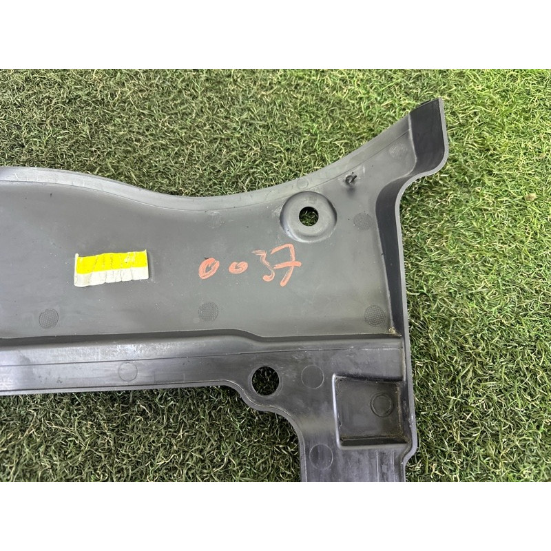 Накладка на жабо (кузов и элементы) LAND ROVER Range Rover L405 2016 5.0 LR038082