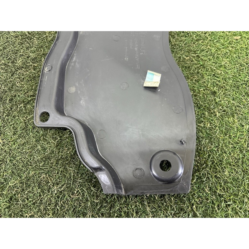 Накладка на жабо (кузов и элементы) LAND ROVER Range Rover L405 2016 5.0 LR038083