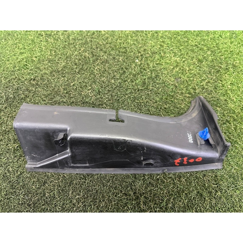 Накладка заднього ліхтаря (кузов и элементы) LAND ROVER Range Rover L405 2016 5.0 LR066549