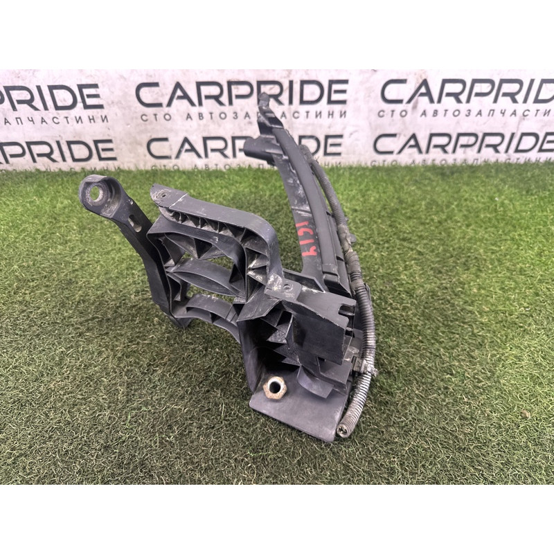 Кронштейн фары (кузов и элементы) AUDI Q5 8R 2012 3.2 8R0805607B