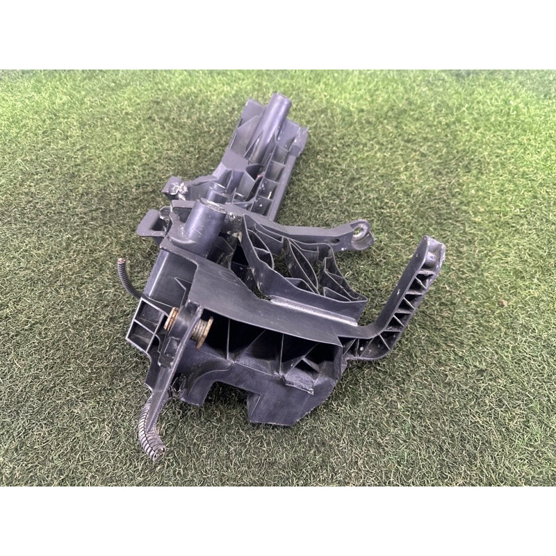 Кронштейн фары (кузов и элементы) AUDI Q5 8R 2012 3.2 8R0805607B