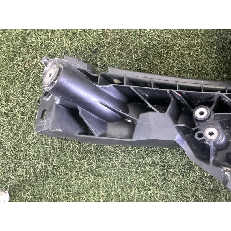 Кронштейн фары (кузов и элементы) AUDI Q5 8R 2012 3.2 8R0805607B