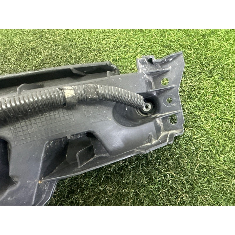Кронштейн фары (кузов и элементы) AUDI Q5 8R 2012 3.2 8R0805607B