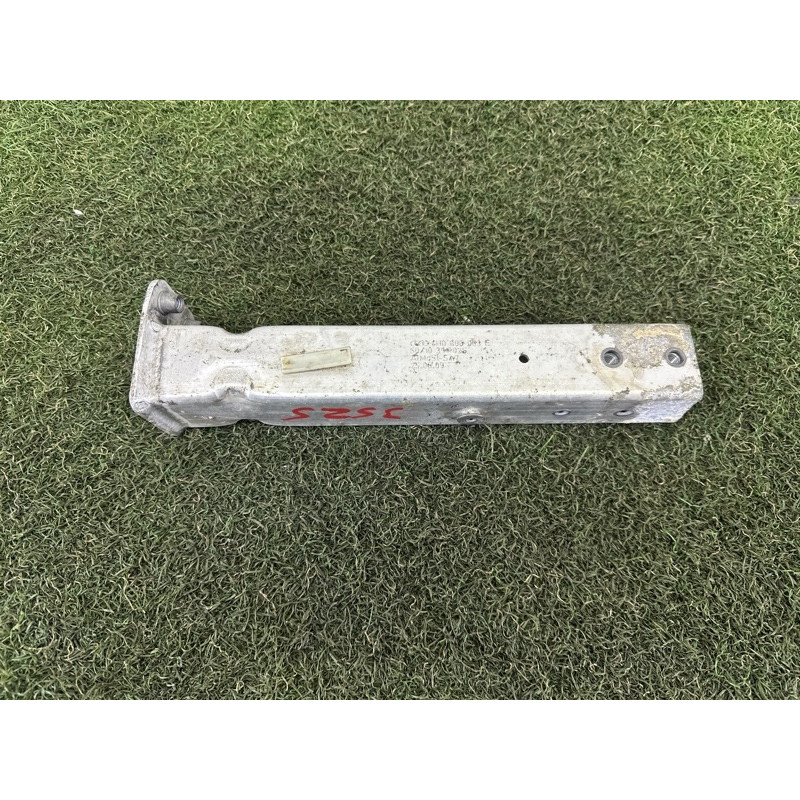 Кронштейн посилювача бампера (скло та дзеркала) AUDI A8 D4 2011 4.2 CDRA 4H0806063E