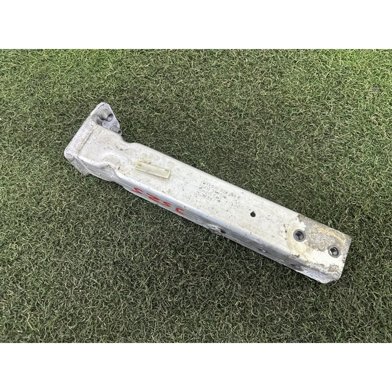 Кронштейн посилювача бампера (скло та дзеркала) AUDI A8 D4 2011 4.2 CDRA 4H0806063E