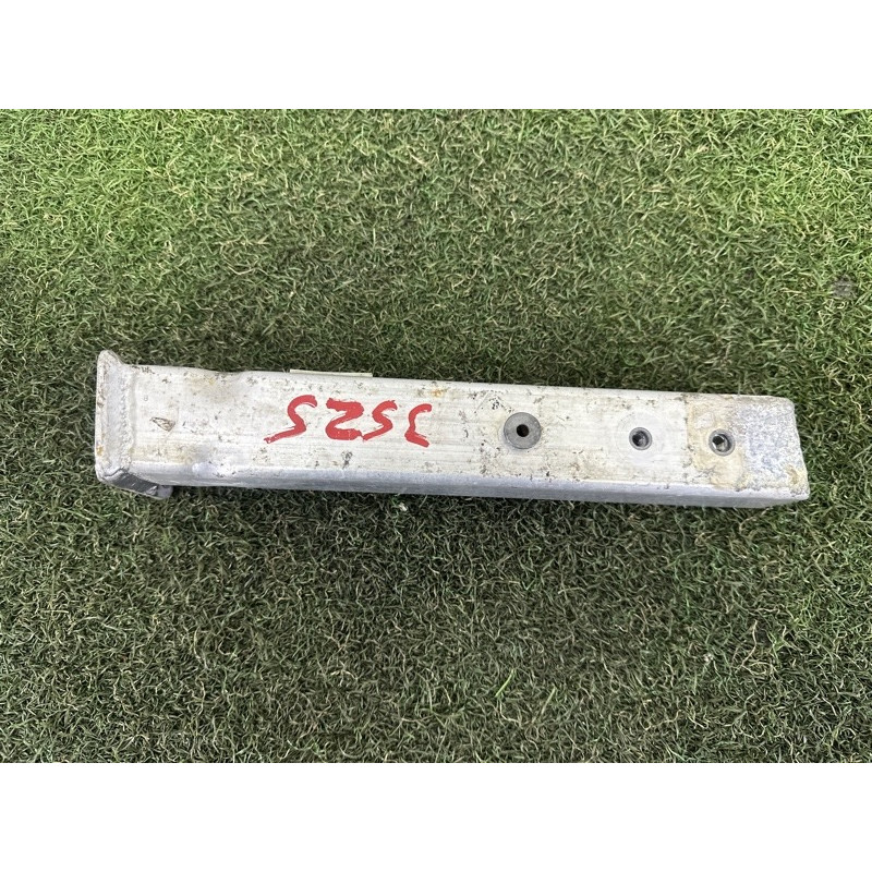 Кронштейн посилювача бампера (скло та дзеркала) AUDI A8 D4 2011 4.2 CDRA 4H0806063E