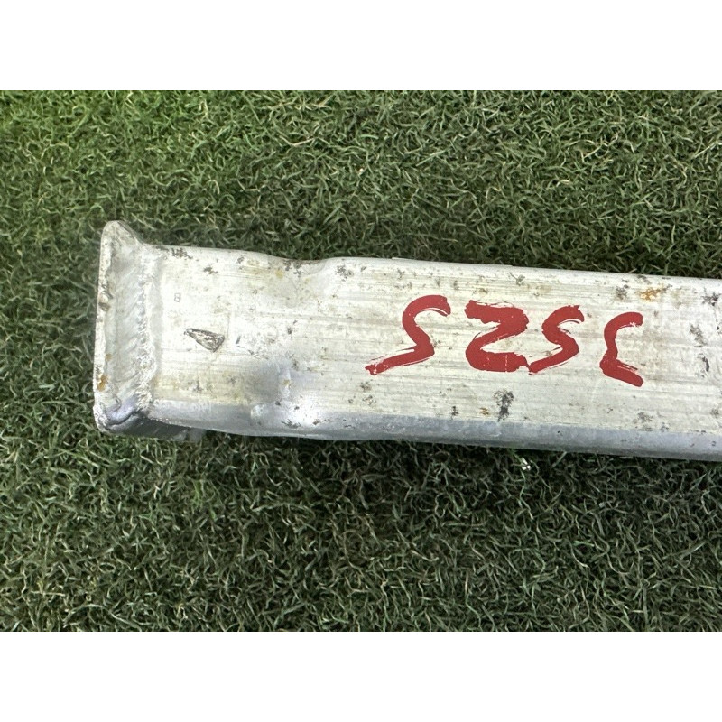 Кронштейн посилювача бампера (скло та дзеркала) AUDI A8 D4 2011 4.2 CDRA 4H0806063E