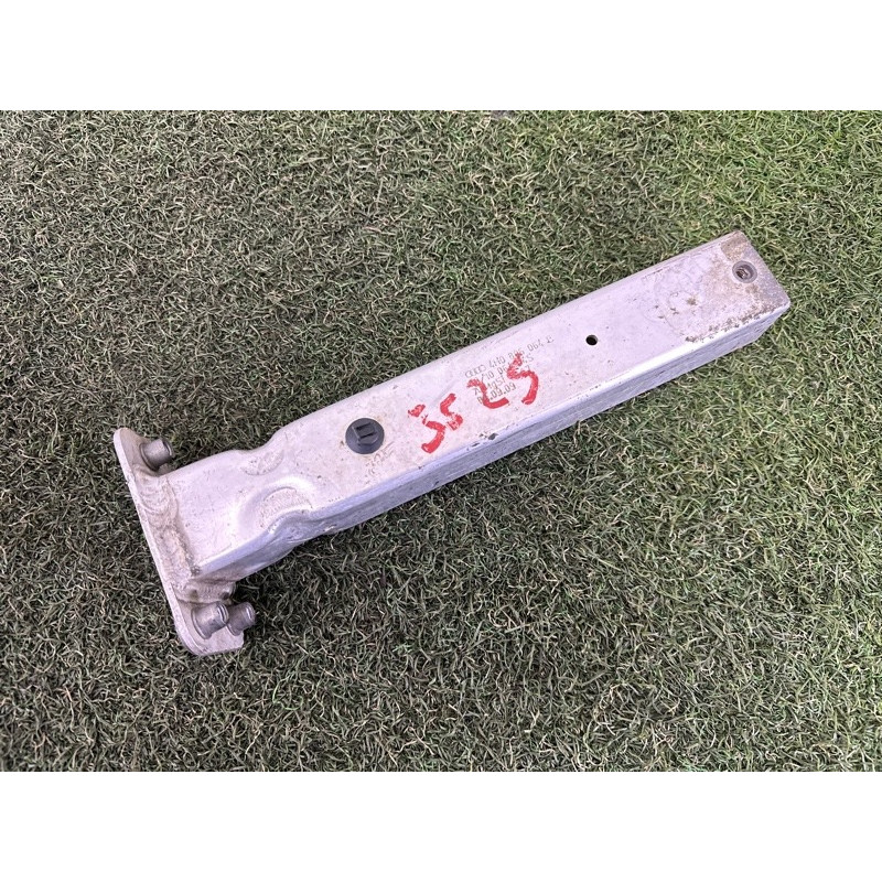 Кронштейн посилювача бампера (скло та дзеркала) AUDI A8 D4 2011 4.2 CDRA 4H0806064E