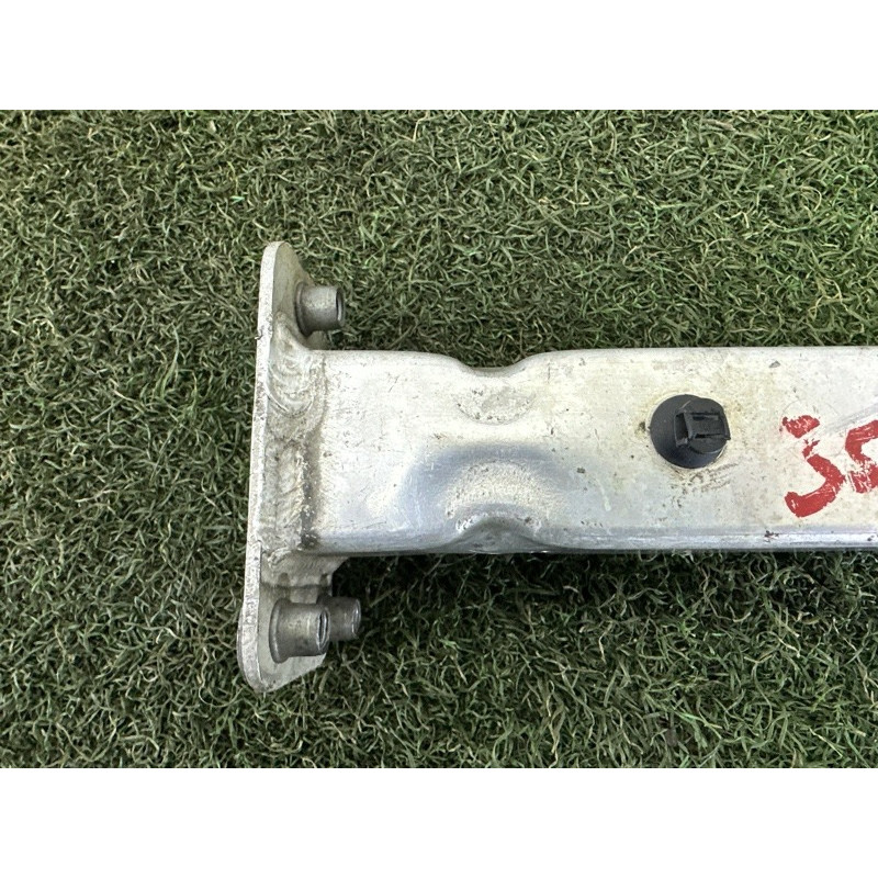 Кронштейн посилювача бампера (скло та дзеркала) AUDI A8 D4 2011 4.2 CDRA 4H0806064E