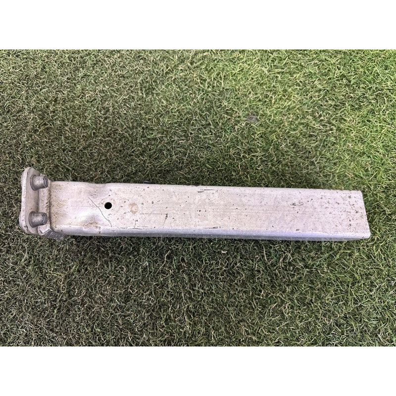 Кронштейн посилювача бампера (скло та дзеркала) AUDI A8 D4 2011 4.2 CDRA 4H0806064E