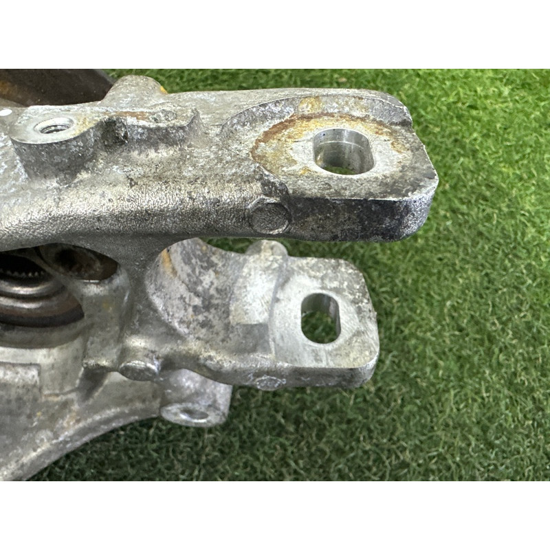 Цапфа подвески (подвеска) AUDI Q5 8R 2010 3.2 CALB 8R0505431C