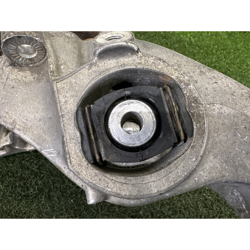 Цапфа подвески (подвеска) AUDI Q5 8R 2010 3.2 CALB 8R0505431C