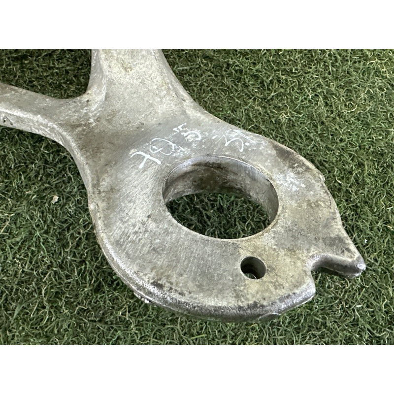 Цапфа подвески (подвеска) AUDI Q5 8R 2010 3.2 CALB 8R0505431C