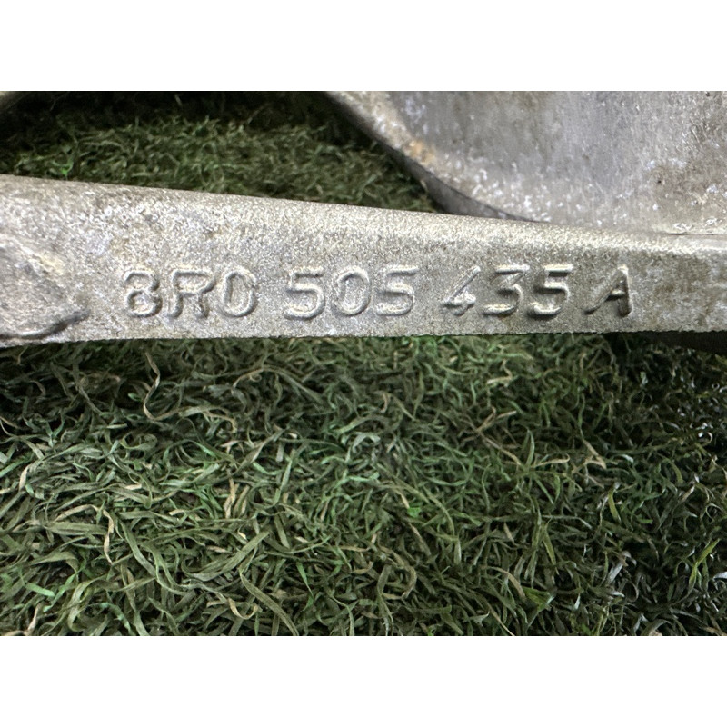 Цапфа подвески (подвеска) AUDI Q5 8R 2010 3.2 CALB 8R0505431C