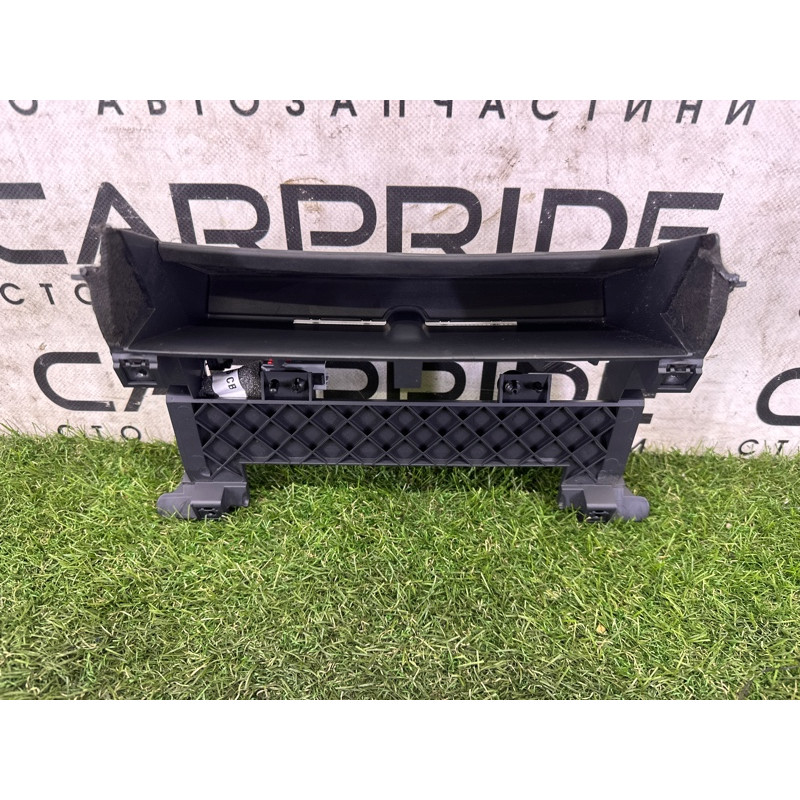 Кронштейн блоку управління кліматом (салон) LAND ROVER RANGE ROVER Sport L494 2016 3.0 Diesel LR068108