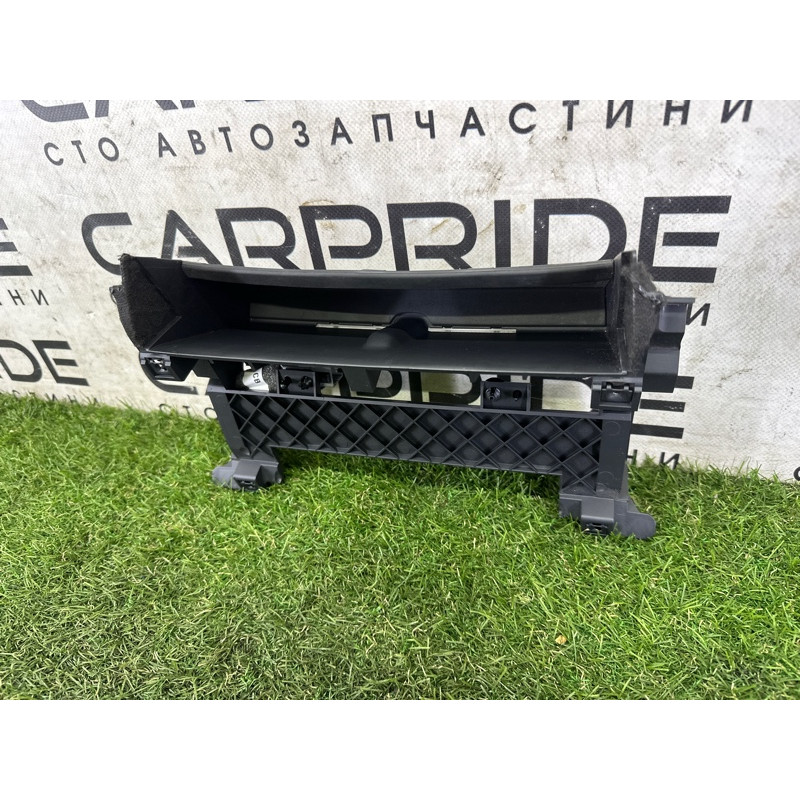 Кронштейн блоку управління кліматом (салон) LAND ROVER RANGE ROVER Sport L494 2016 3.0 Diesel LR068108