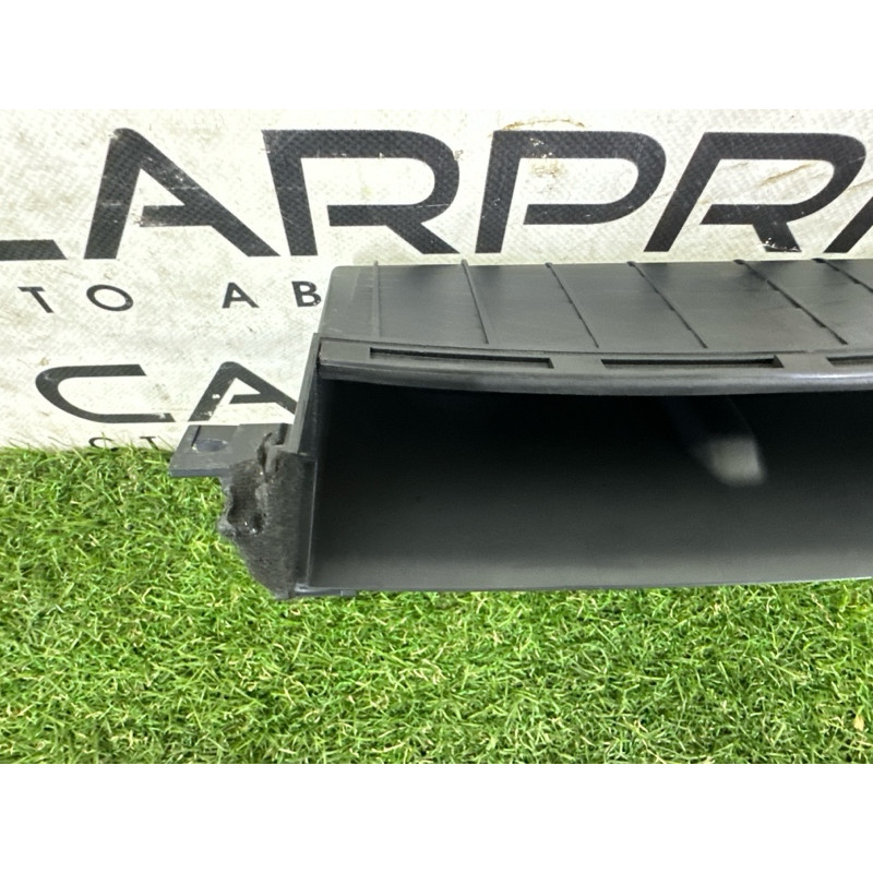 Кронштейн блоку управління кліматом (салон) LAND ROVER RANGE ROVER Sport L494 2016 3.0 Diesel LR068108