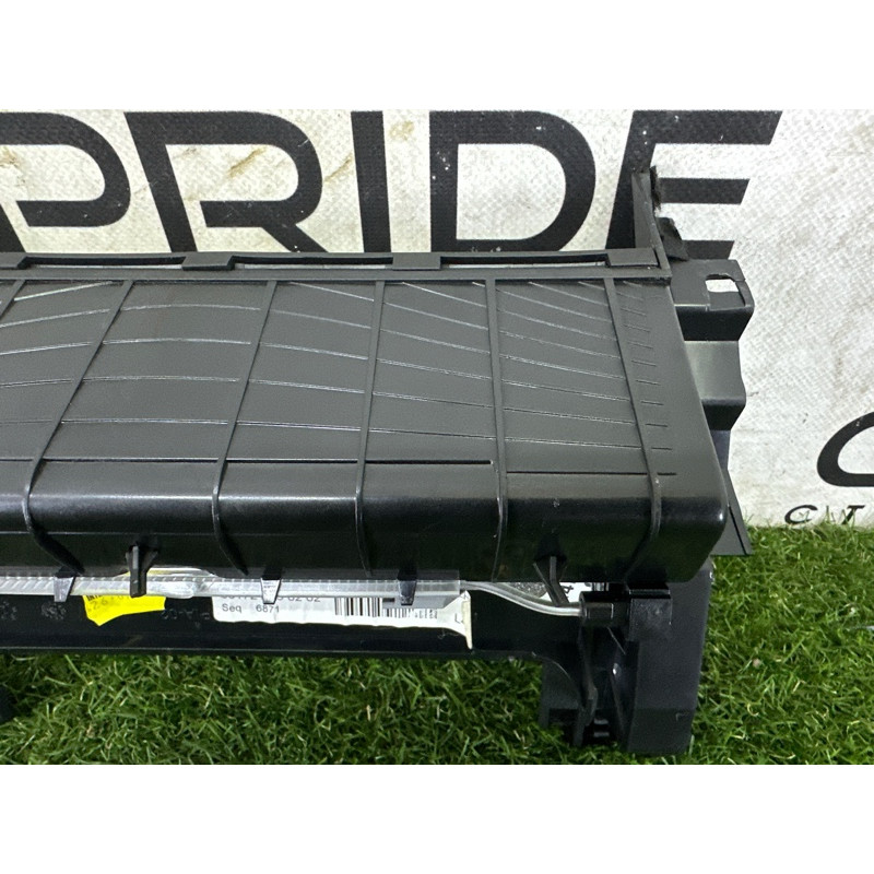 Кронштейн блоку управління кліматом (салон) LAND ROVER RANGE ROVER Sport L494 2016 3.0 Diesel LR068108