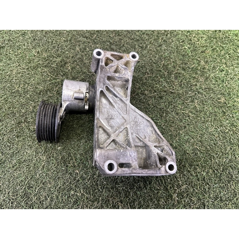 Кронштейн генератора (кронштейны двигателя) AUDI Q7 4L 2011 3.0 TFSi 06E903143G