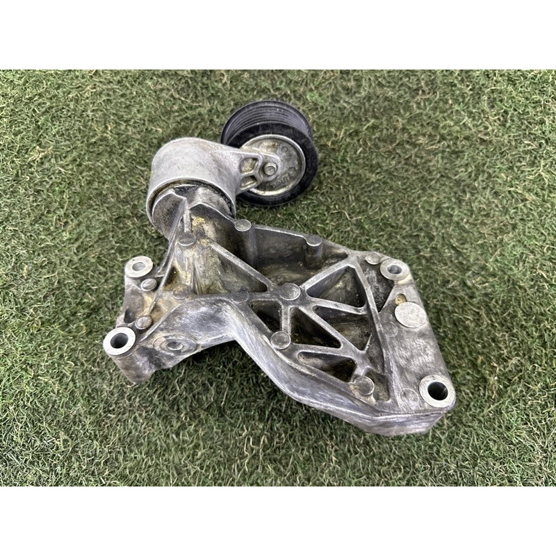 Кронштейн генератора (кронштейны двигателя) AUDI Q7 4L 2011 3.0 TFSi 06E903143G