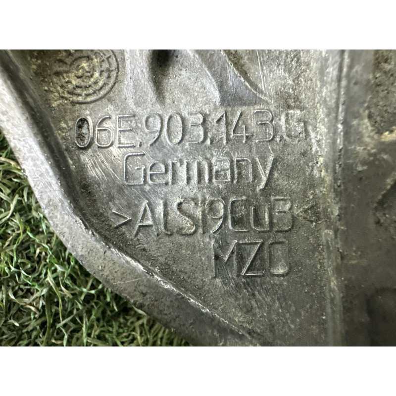 Кронштейн генератора (кронштейны двигателя) AUDI Q7 4L 2011 3.0 TFSi 06E903143G