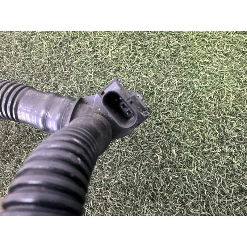 Трубка рецеркуляции воздуха (двигатель и элементы) AUDI Q7 4L 2011 3.0 TFSi 06E131143AK