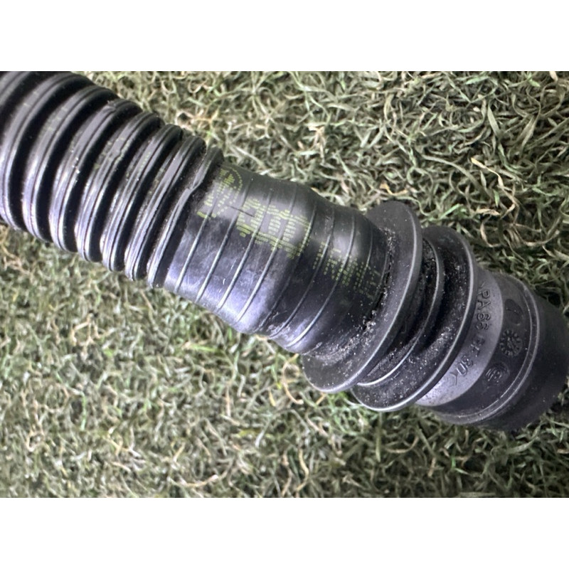 Трубка рецеркуляции воздуха (двигатель и элементы) AUDI Q7 4L 2011 3.0 TFSi 06E131143AK