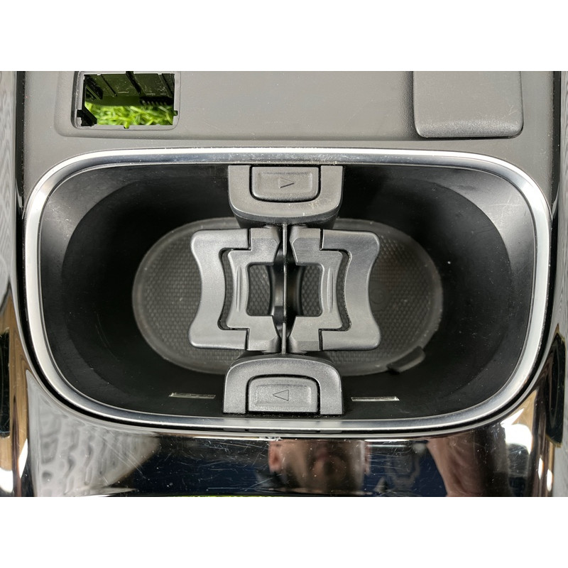 Декоративная накладка центральной консоли (салон) Mercedes-Benz EQB 350 X243 2022 A2476809106