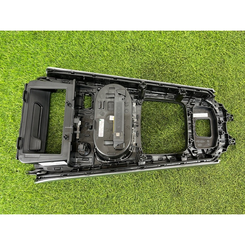 Декоративная накладка центральной консоли (салон) Mercedes-Benz EQB 350 X243 2022 A2476809106