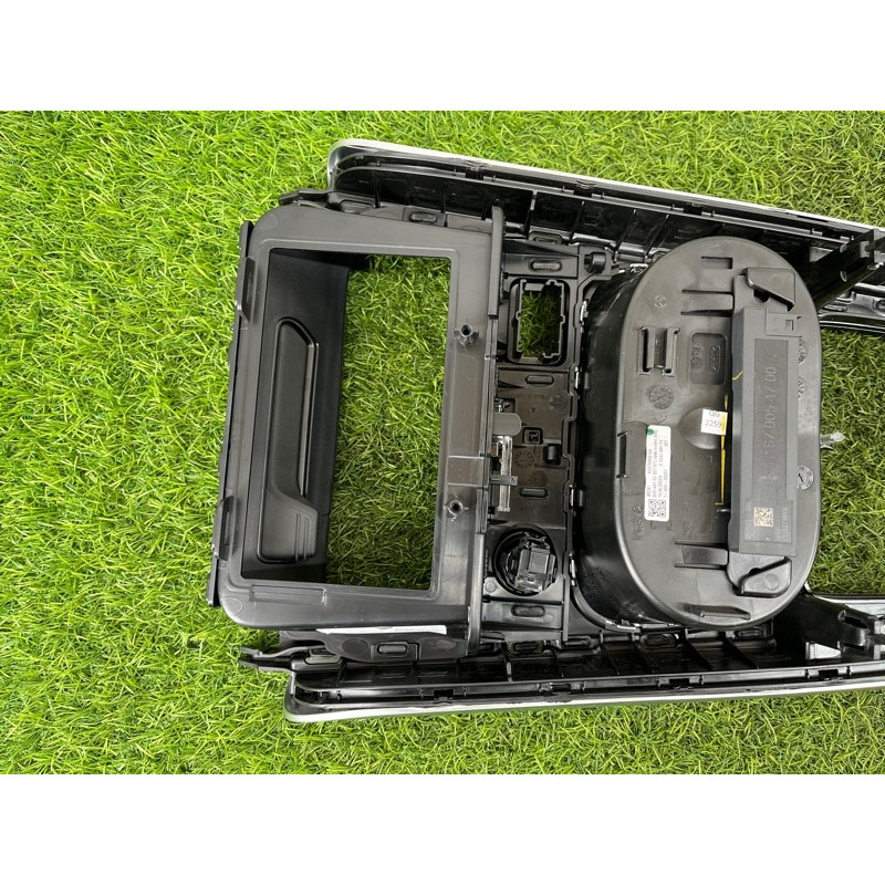 Декоративная накладка центральной консоли (салон) Mercedes-Benz EQB 350 X243 2022 A2476809106
