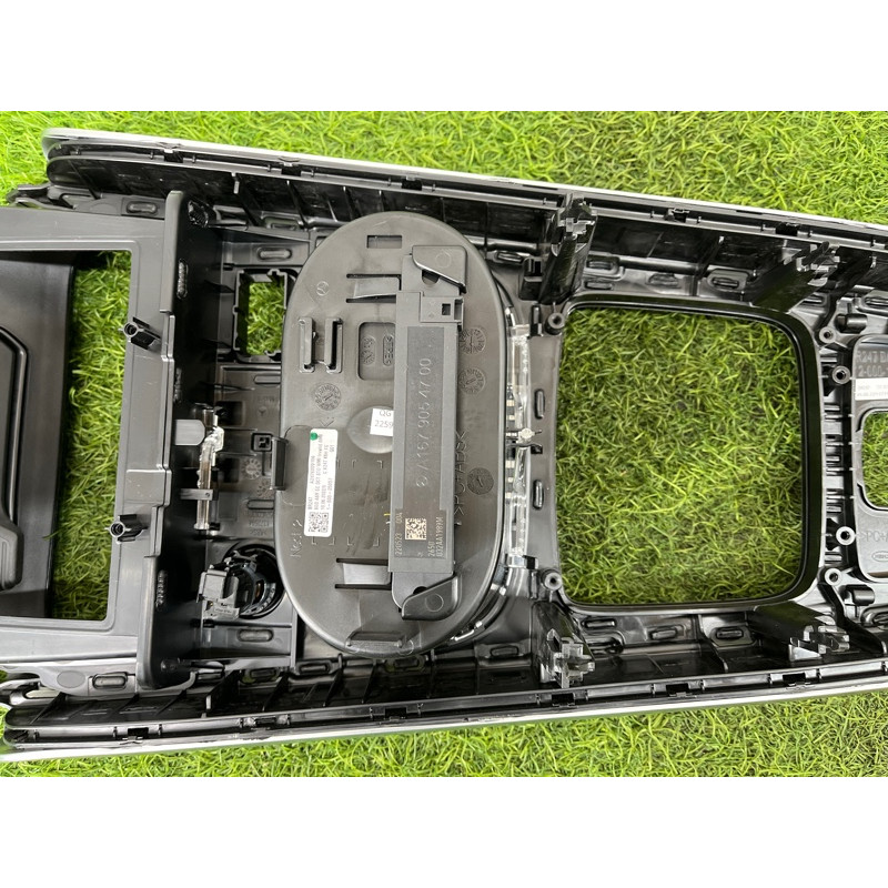 Декоративная накладка центральной консоли (салон) Mercedes-Benz EQB 350 X243 2022 A2476809106