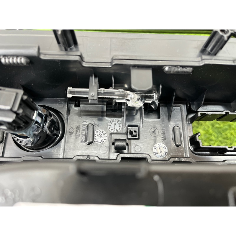 Декоративная накладка центральной консоли (салон) Mercedes-Benz EQB 350 X243 2022 A2476809106