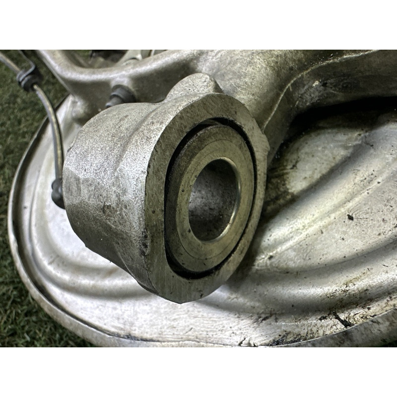 Поворотний кулак (підвіска) AUDI A4 B9 2017 2.0 TFSI 8W0407254F