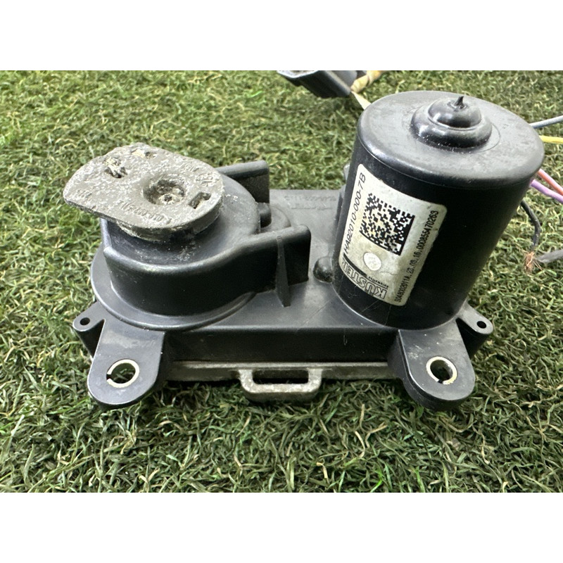 Сервопривід заслонки глушника (выпускная система) LAND ROVER RANGE ROVER Sport L494 2016 3.0 Diesel LR077722