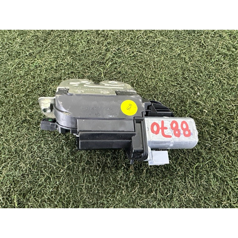 Замок багажника (кузов и элементы) Volkswagen Touareg NF 2013 3.6 7P0827505K