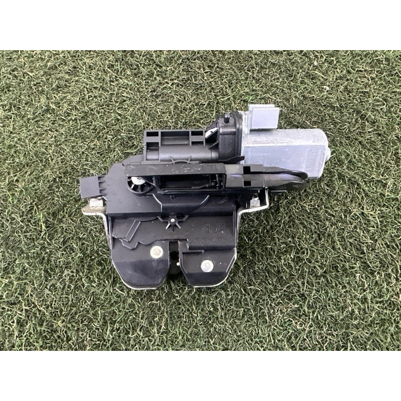 Замок багажника (кузов и элементы) Volkswagen Touareg NF 2013 3.6 7P0827505K
