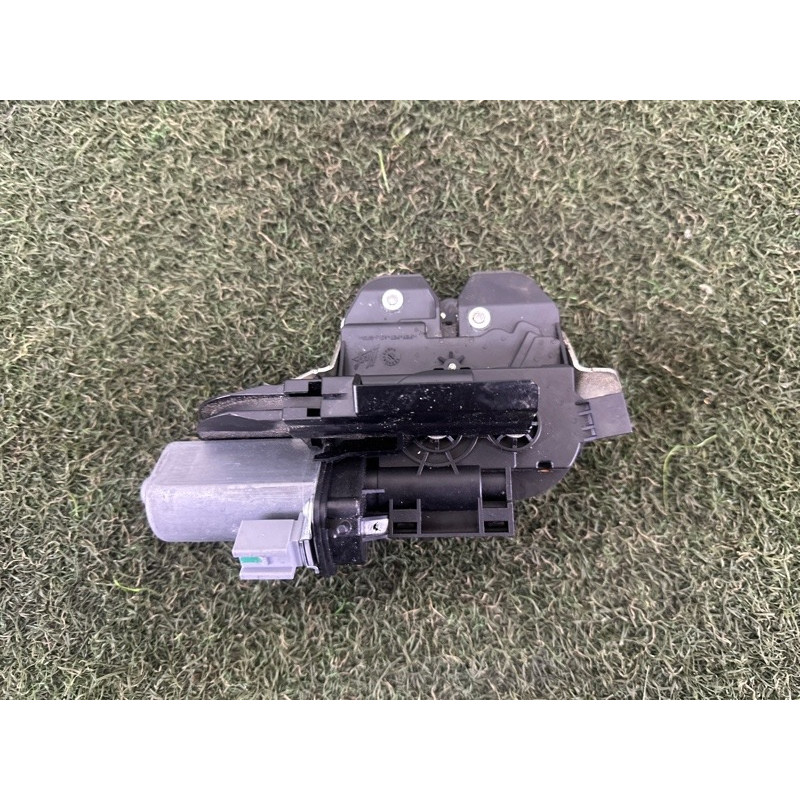 Замок багажника (кузов и элементы) Volkswagen Touareg NF 2013 3.6 7P0827505K
