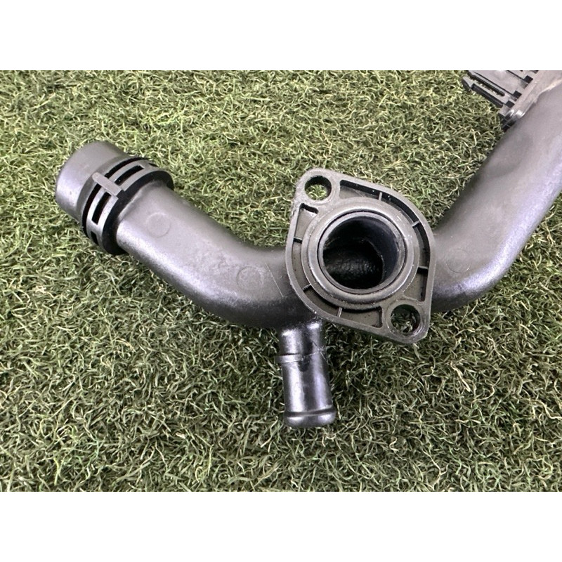 Трубка системи охолодження (система охолодження) AUDI Q5 8R 2010 3.2 CALB 06E121045J