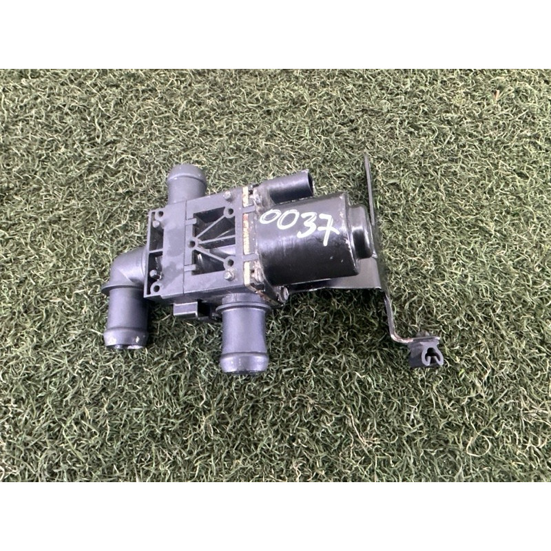 Клапан системи охолодження (электрика / кнопки) LAND ROVER Range Rover L405 2016 5.0 LR066865