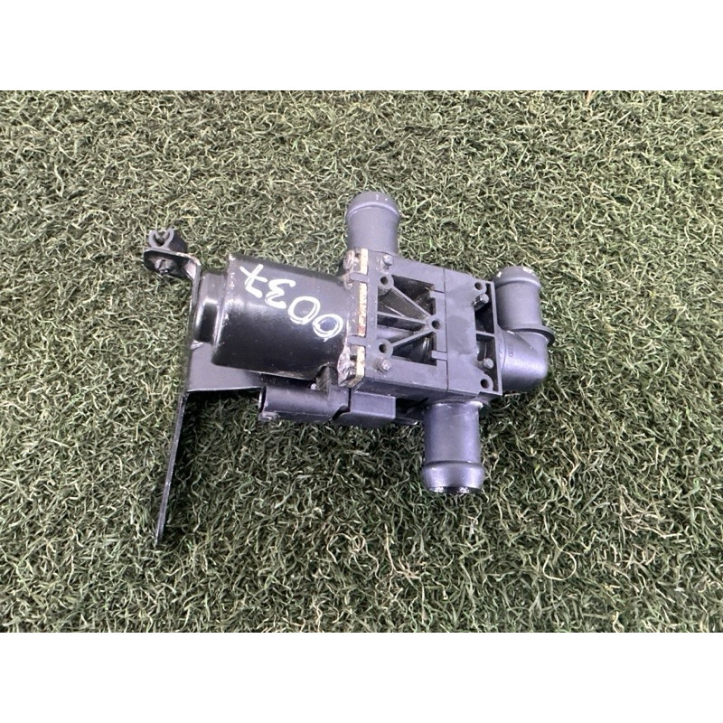 Клапан системи охолодження (электрика / кнопки) LAND ROVER Range Rover L405 2016 5.0 LR066865