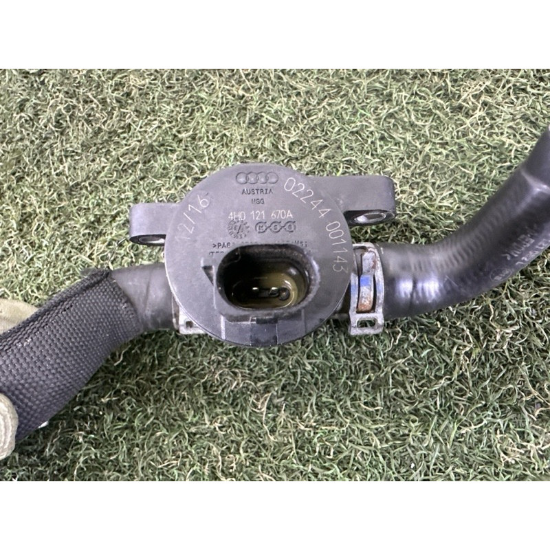 Клапан системи охолодження (електрика / кнопки) AUDI A8 D4 2011 4.2 CDRA 4H0121670A