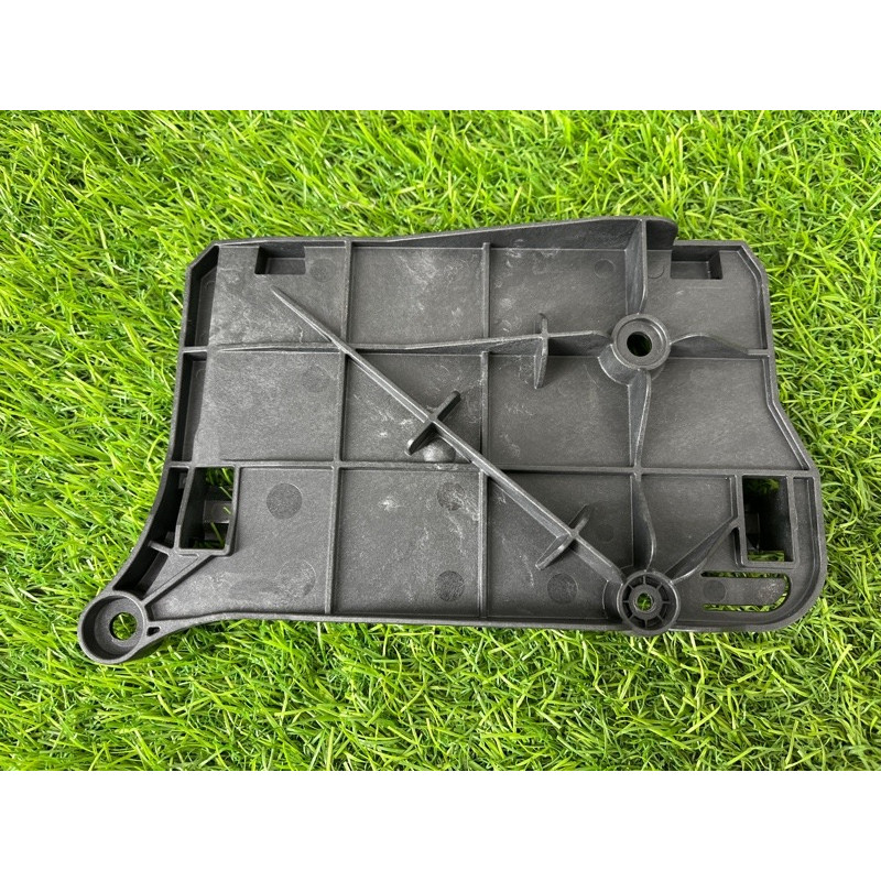 Кронштейн блоку управління (кузов и элементы) Mercedes-Benz EQB 350 X243 2022 A2475453700