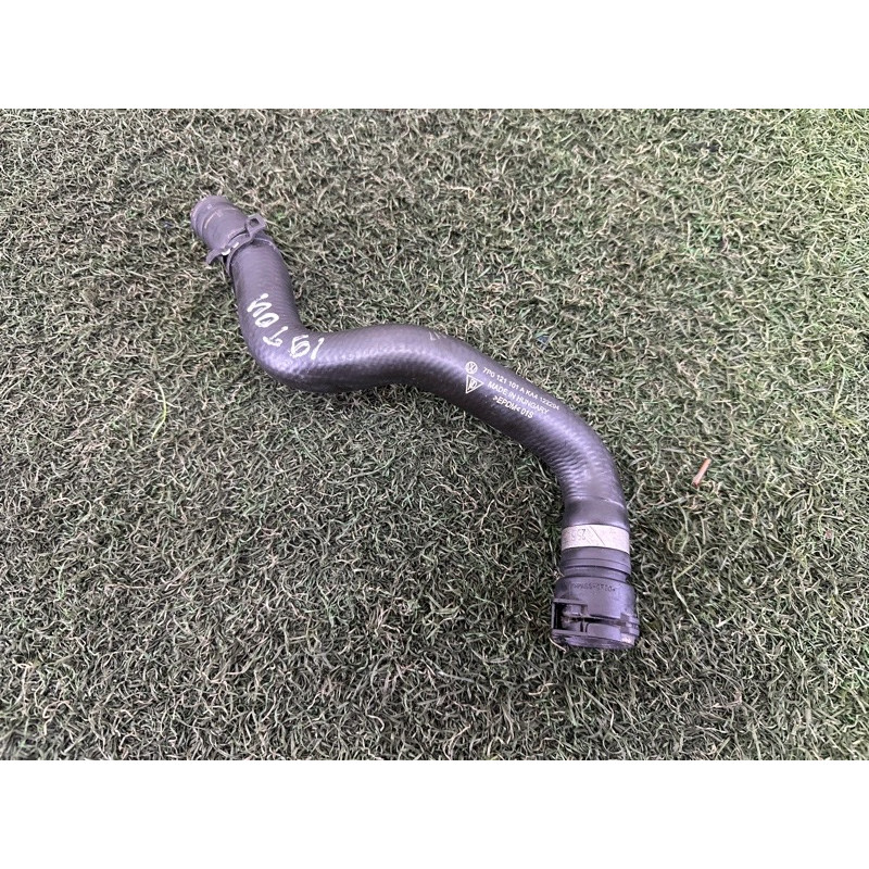 Патрубок (система охлаждения) Volkswagen Touareg NF 2013 3.0 Hybrid 7P0121101A