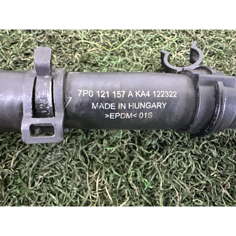 Патрубок (система охлаждения) Volkswagen Touareg NF 2013 3.0 Hybrid 7P0121157A