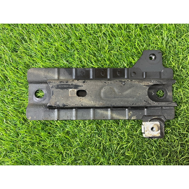 Кронштейн передньої панелі (кузов и элементы) Mercedes-Benz EQB 350 X243 2022 A2436205300