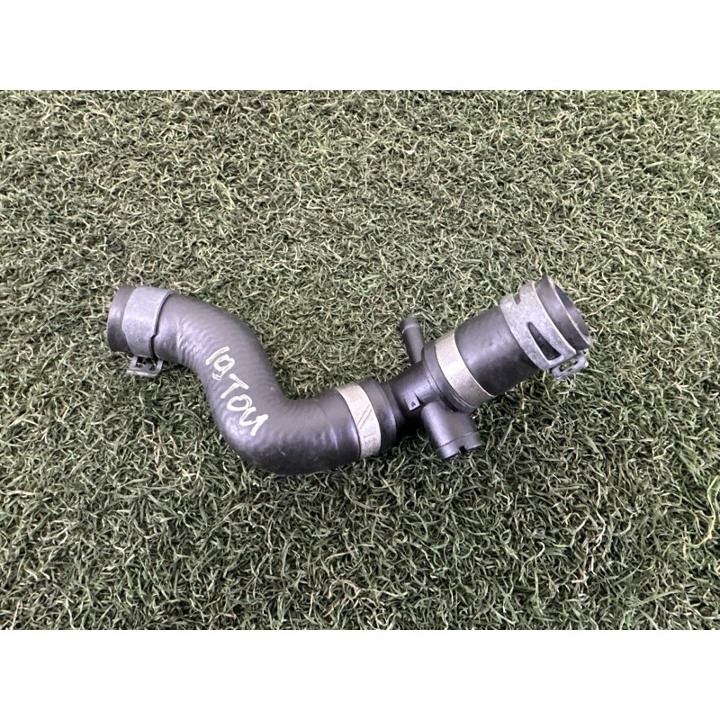 Патрубок (система охлаждения) Volkswagen Touareg NF 2013 3.0 Hybrid 7P0122051D