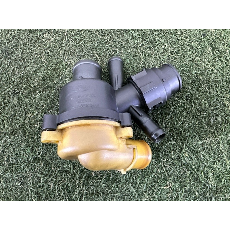 Корпус термостата (система охлаждения) LAND ROVER RANGE ROVER Sport L494 2016 3.0 Diesel LR079608