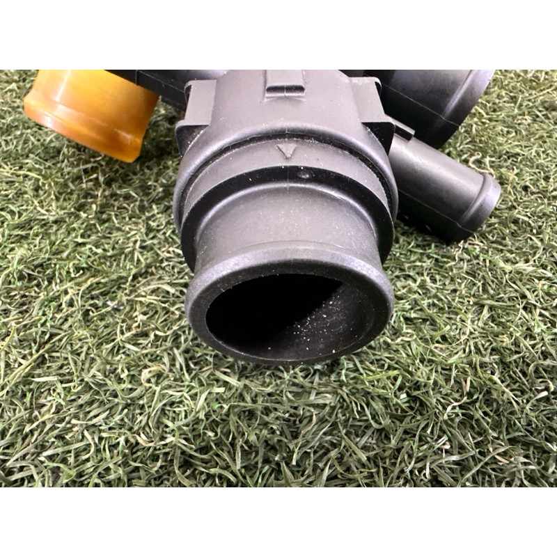 Корпус термостата (система охлаждения) LAND ROVER RANGE ROVER Sport L494 2016 3.0 Diesel LR079608