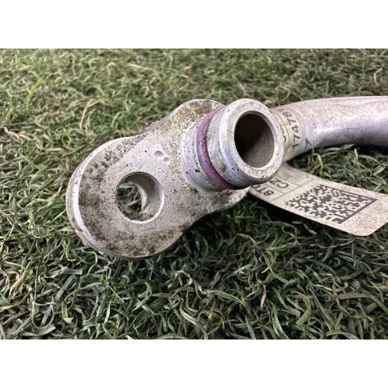 Трубка кондиционера (отопление и кондиционирование) AUDI A4 B8 2013 2.0 TFSI 8T0260701N