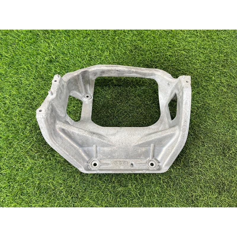 Кронштейн торпедо (салон) Mercedes-Benz EQB 350 X243 2022 A2476808200